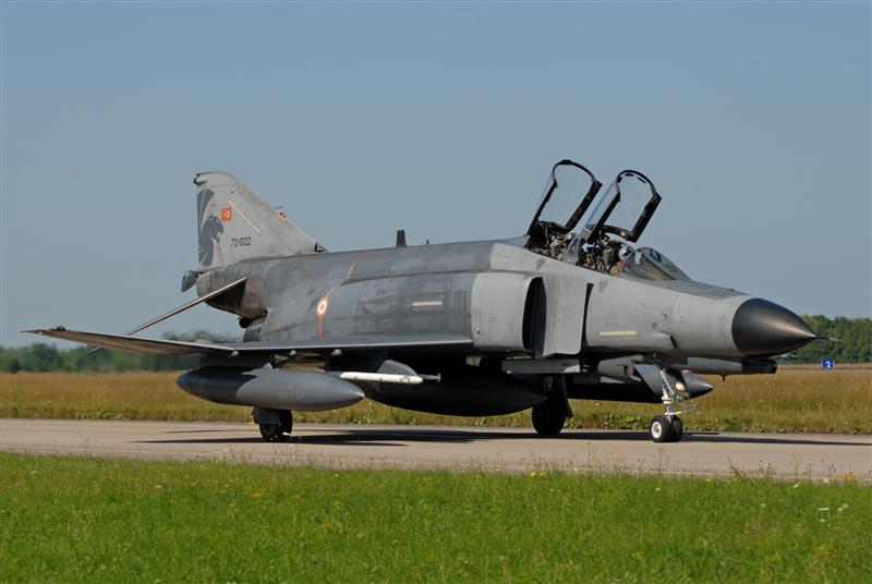 Turkish Phantom on taxiway.jpg - jens.schymura@onlinehome.de